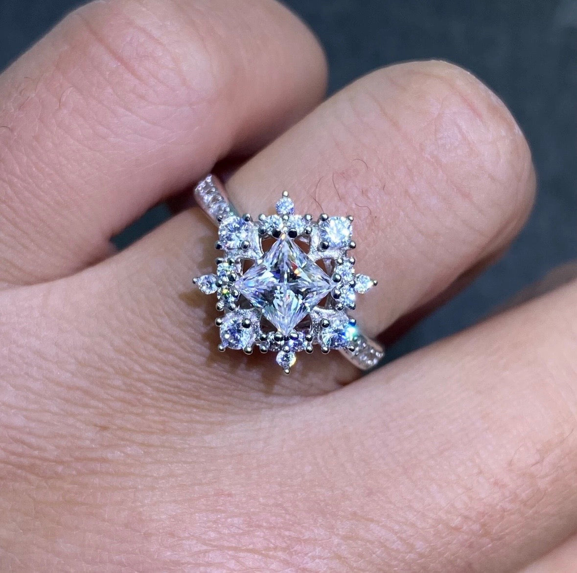 1ct D-color Princess Cut Moissanite Diamond S925 Sterling Silver Classic 18K White Gold Plated Ring