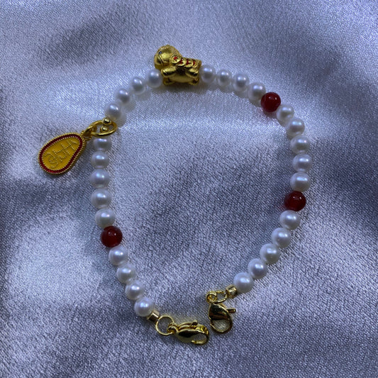 Natural freshwater pearl mobile phone chain for good luck and fortune in the Year of the Horse