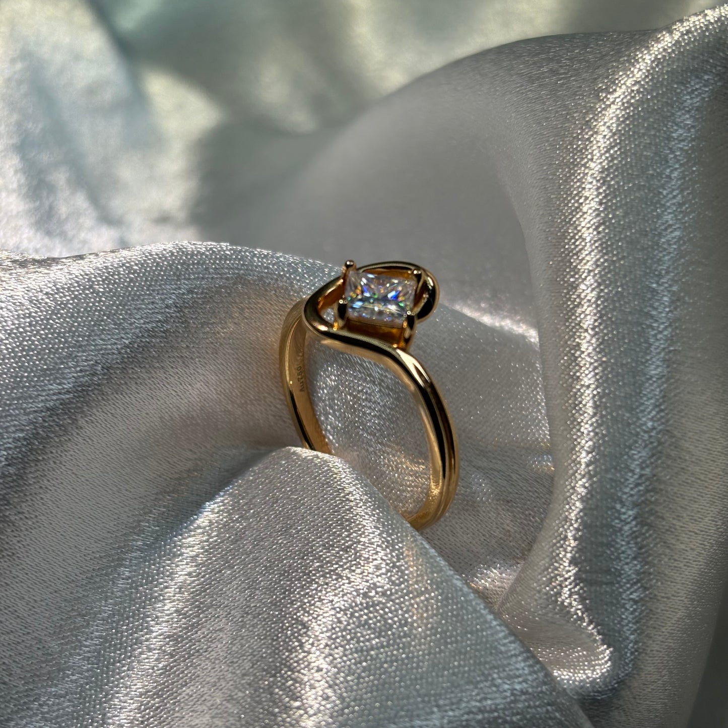 1ct Princess Cut Moissanite Diamond S925 Sterling Silver Classic 18K Gold Plated Ring