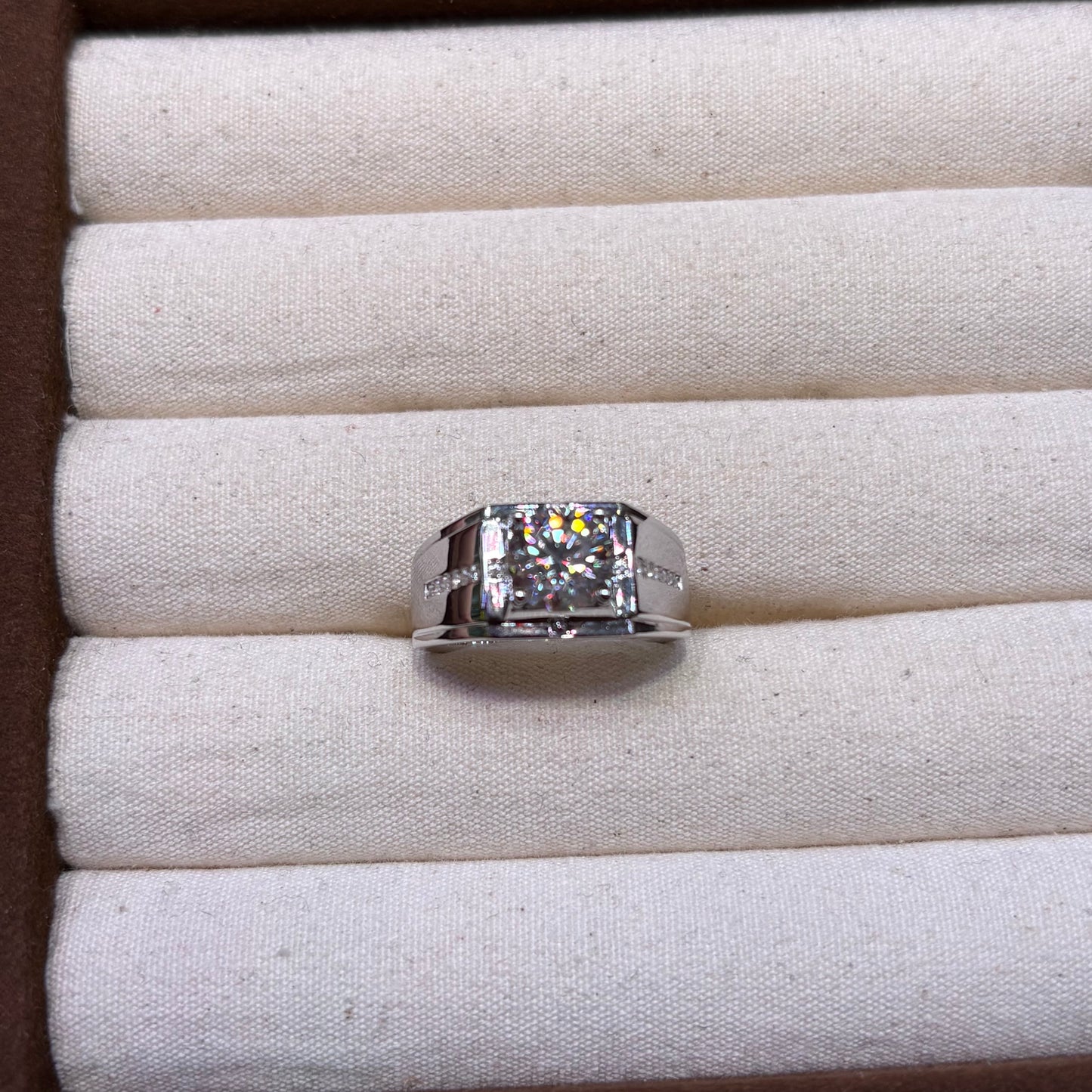 2Ct D-color Round Cut Moissanite Diamond S925 Sterling Silver Classic 18K White Gold Plated Man Ring