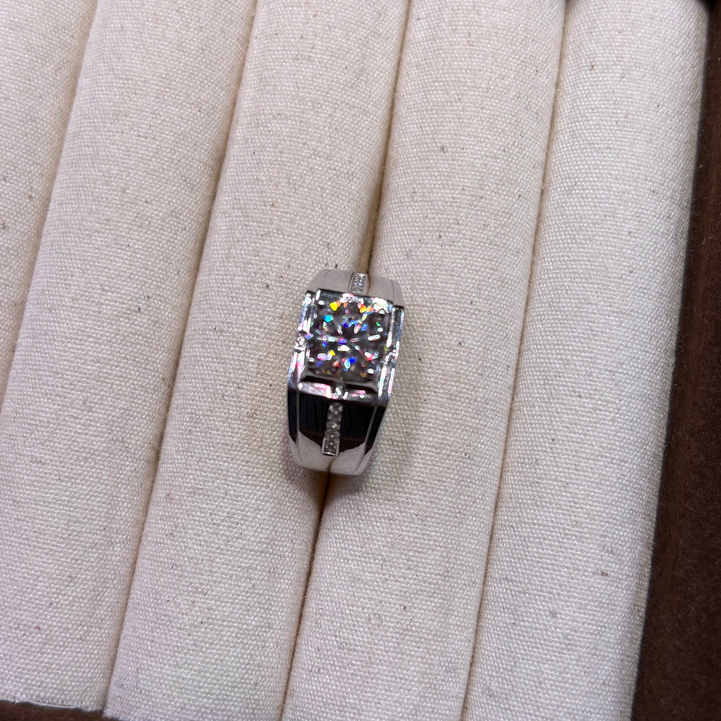 2Ct D-color Round Cut Moissanite Diamond S925 Sterling Silver Classic 18K White Gold Plated Man Ring