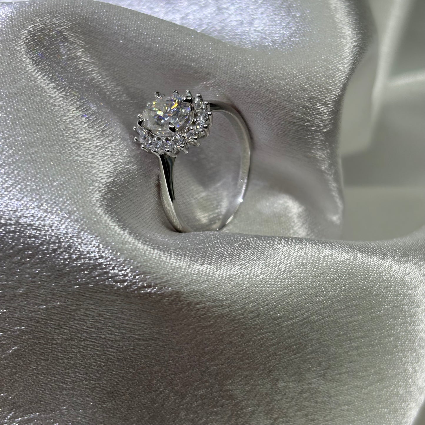 1.5ct Oval Cut Moissanite Diamond S925 Sterling Silver Classic 18K Gold Plated Ring