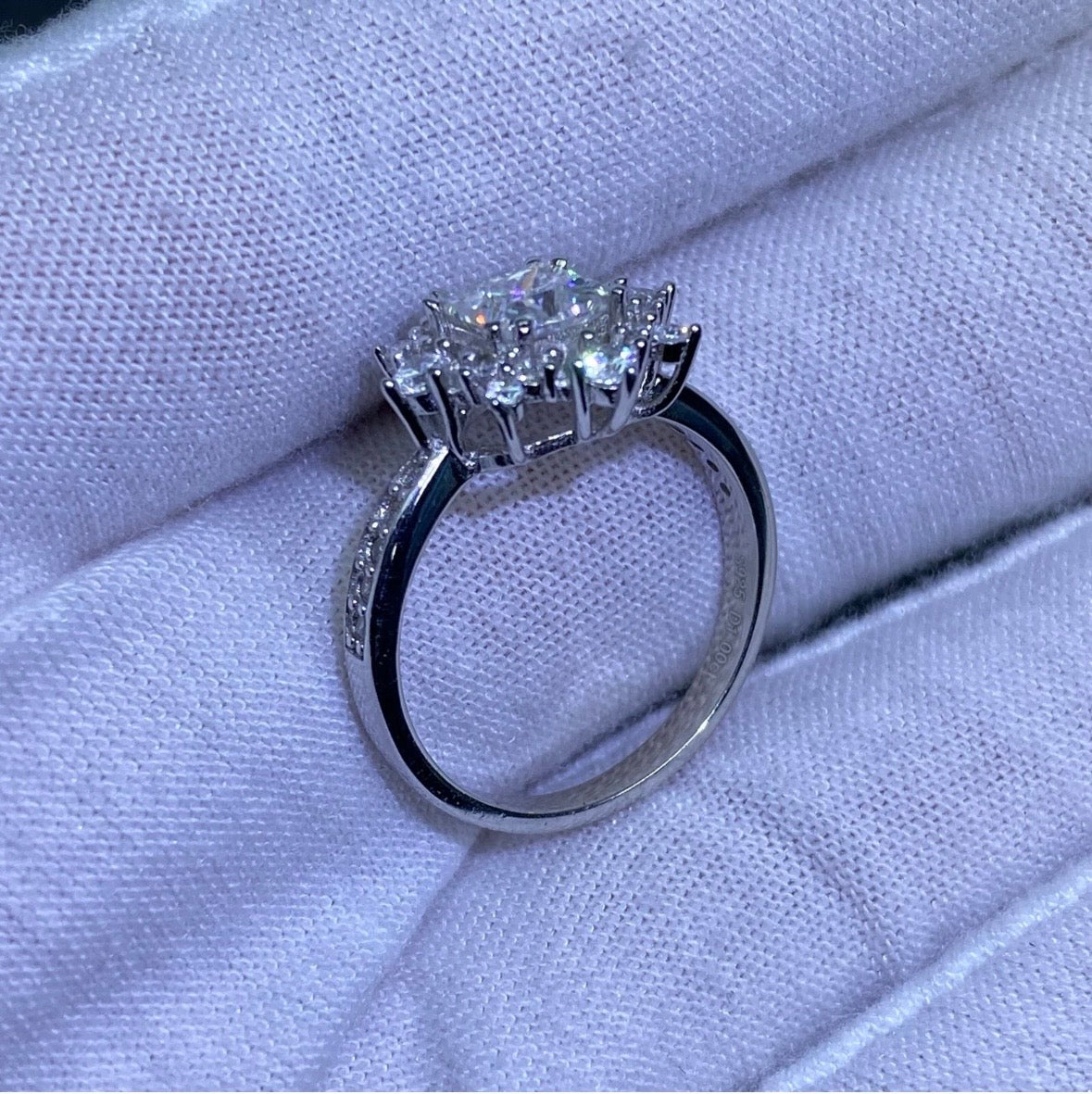 1ct D-color Princess Cut Moissanite Diamond S925 Sterling Silver Classic 18K White Gold Plated Ring