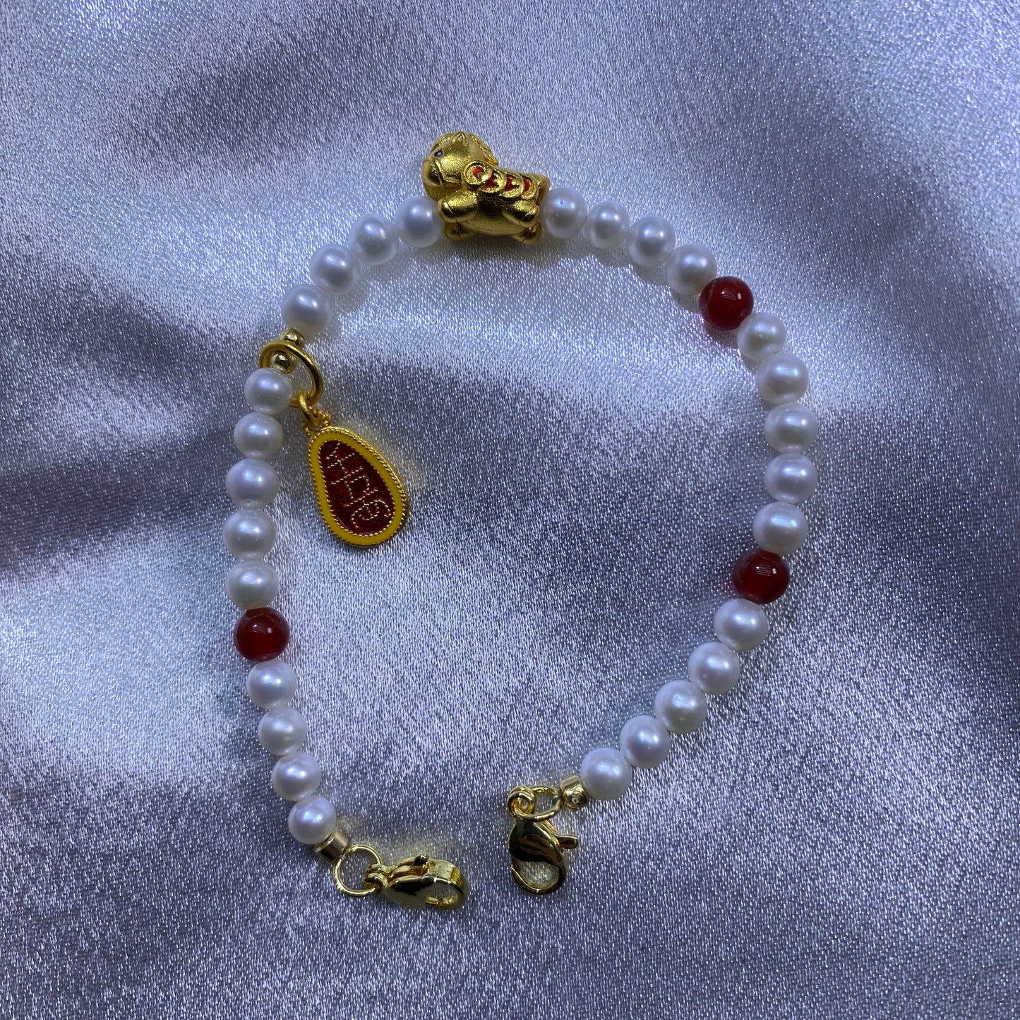 Natural freshwater pearl mobile phone chain for good luck and fortune in the Year of the Horse
