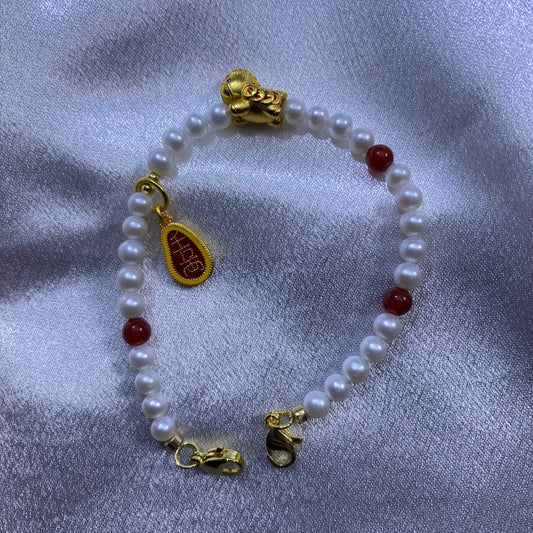 Natural freshwater pearl mobile phone chain for good luck and fortune in the Year of the Horse