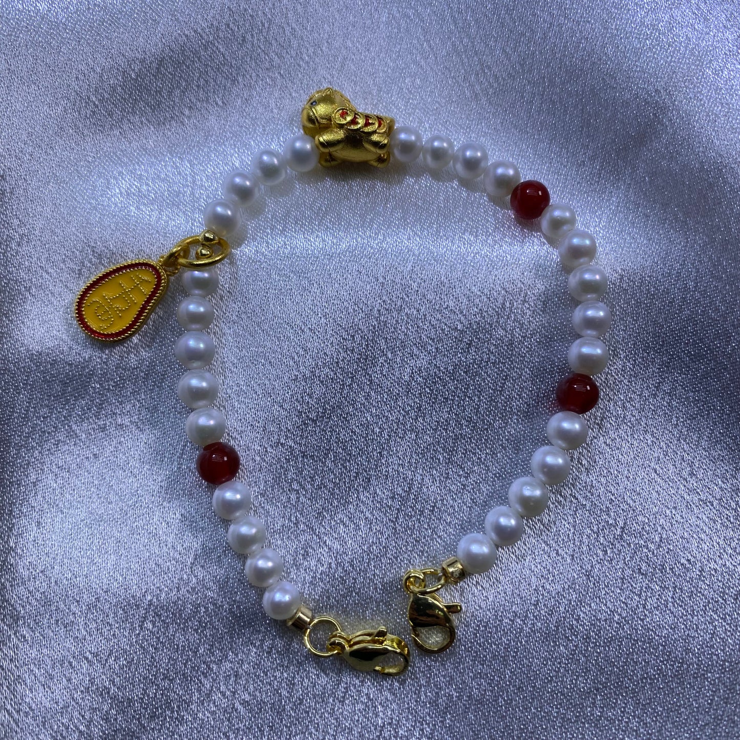 Natural freshwater pearl mobile phone chain for good luck and fortune in the Year of the Horse